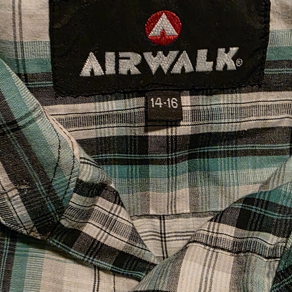 Airwalk Boy's Plaid Shirt Size 14-16 - Picture 2 of 4